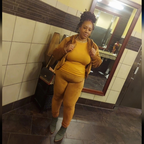 SKIMS velour suite in carmel, size 2X - Picture 2 of 7